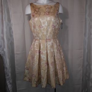 BB Dakota gold Floral fit & Flair dress NWT 10